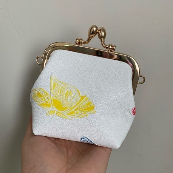 Handmade Genuine Leather Butterfly Embossed Kisslock Clutch with Small Purse Set - Picture 10 of 16